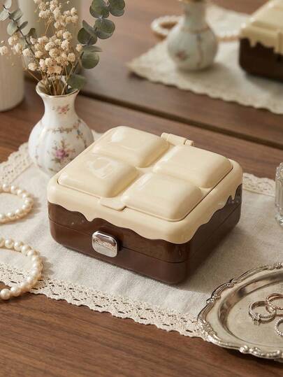 1个便携式旅行首饰盒，精致双层设计，适合存放耳环、戒指和其他首饰