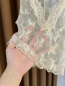 法式层叠蕾丝吊带背心，新款V领网纱吊带假领设计，适合春秋季休闲夏季穿着。 - 杏色 - 查看 5