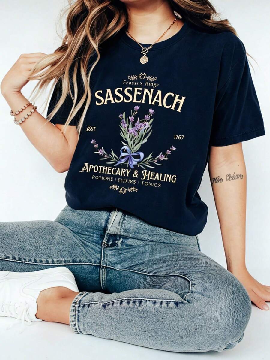 100% Cotton Women's Vintage Sassenach Lavender Graphic Short Sleeve T-Shirt Casual Retro Tee,Summer Outfits For Women,Graphic T Shirts - 藏蓝色 - 查看 1