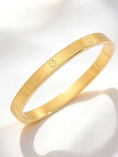 Camhanno 1 pieza Pulsera glamorosa y delicada de acero inoxidable, que te hará destacar tanto en los trayectos como en las noches de fiesta. El diseño intrincado grabado con círculos y el brazalete delgado completan tu estilo, siendo un regalo ideal para entusiastas de la moda y seres queridos. Transiciona sin esfuerzo del escritorio a la cena para profesionales ocupados.