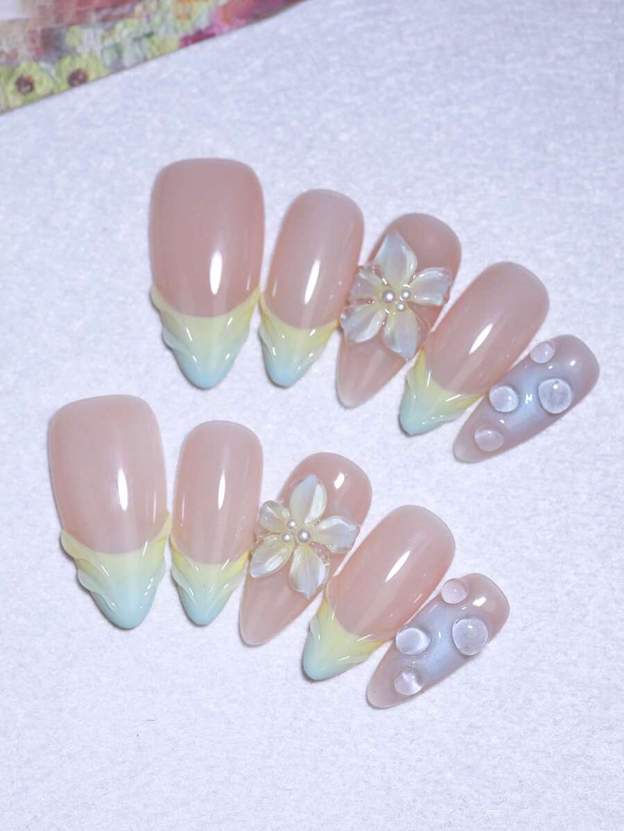 10 piezas de uñas postizas de estilo francés con diseño de flores y conchas talladas a mano en color amarillo lechoso y azul degradado. Uñas 100% hechas a mano, decoración de uñas reutilizable