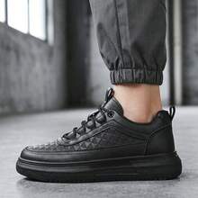Tenis para hombre y zapatos para hombre casuales de moda urbana estilo coreano, sneakers de plataforma con suela gruesa de goma antideslizante y material EVA, calzado deportivo de PU resistente con cordones y texturizados geométricos, tenis cómodos transpirables y ligeros de gran calidad para uso diario, calzado masculino versátil y elegante. - Negro - Ver 2