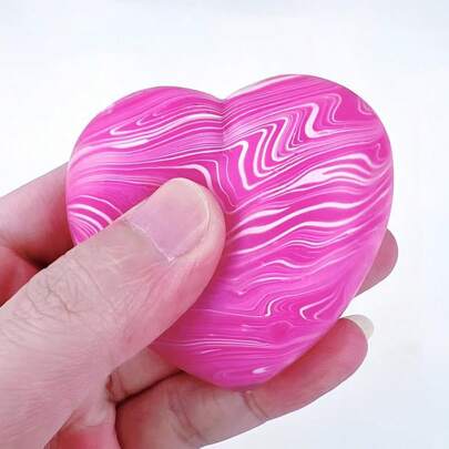Juguete de apretón con textura de malta de rebote lento y degradado de mármol, estilo de curación dulce, patrón de mármol rosa y blanco + superficie suave como el caramelo, forma de corazón 3D abultado, ilusión visual de flujo de color cuando se presiona, no pegajoso y ligero, juguete antiestrés, adecuado para regalo del Día de San Valentín, Día de la Madre, cumpleaños de amistad, decoración de escritorio de oficina, temporada de romance primaveral, video viral de desembalaje