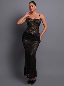 Elegante vestido largo de encaje con tirantes finos y cintura fruncida, ideal para bailes de graduación, fiestas, cenas, sesiones fotográficas y reuniones. - Negro - Ver 2