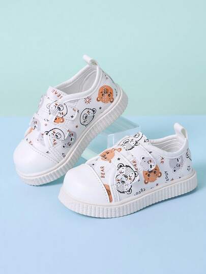 1 đôi giày thể thao trắng casual cho bé gái, kiểu dáng Bohemian với họa tiết chữ và gấu ngẫu nhiên, chất liệu PU mềm mại, mũi tròn, thiết kế khóa dán kép chống trượt, giày thể thao thời trang dễ thương phù hợp cho sinh hoạt hàng ngày, đi nghỉ mát, đi học và chạy bộ.