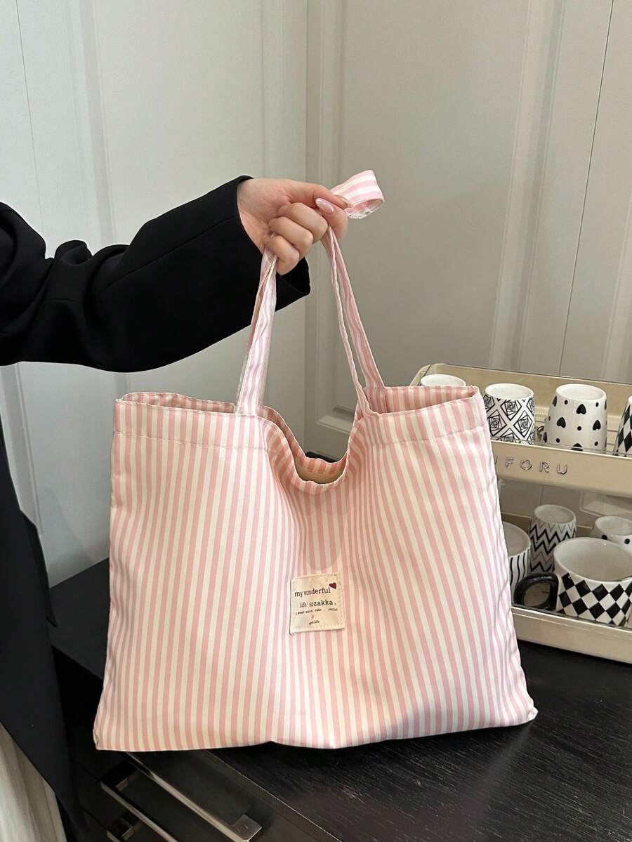Túi tote vải canvas sọc dung tích lớn mới 2026 cho nữ, túi đeo vai sọc phong cách retro trang trí nhãn vải, cấu trúc canvas nhẹ thoáng khí với thiết kế miệng rộng, phù hợp đựng laptop, sách, mỹ phẩm, đồ dùng hàng ngày, lý tưởng cho đi làm, đi học, du lịch cuối tuần