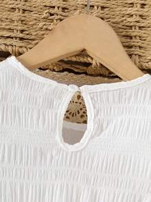 Đầm trắng tay phồng xếp ly dáng casual cho bé gái - Phong cách tối giản thời trang, thiết kế nhẹ nhàng, phù hợp mặc mùa xuân/hè, trang phục thường ngày | Viền xếp ly | Đầm nhẹ - trắng - Xem 4