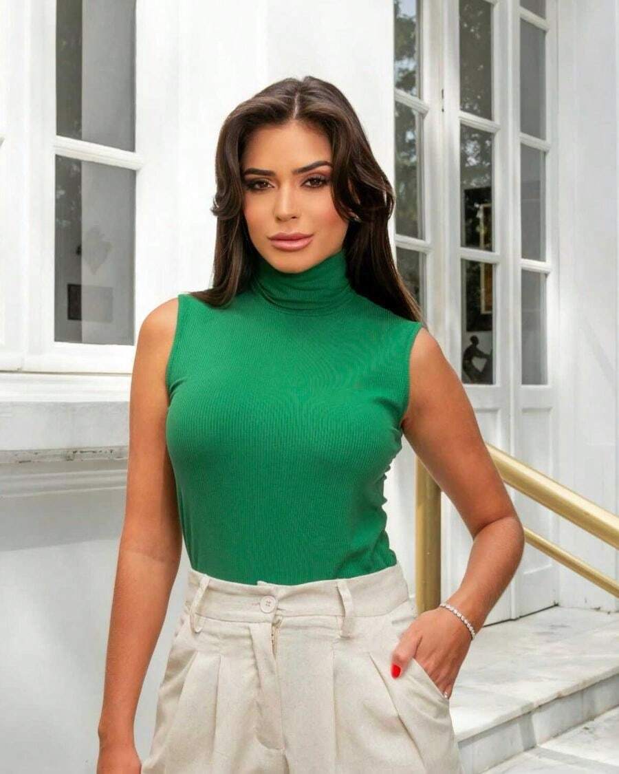 Women's Green Sleeveless Blouse With A High Neck And Ribbed Texture, Ideal For Summer. Perfect For Casual Wear. - Hijau - View 1