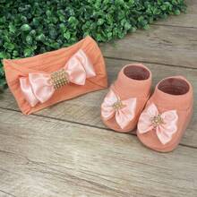 Kit Pantufa e Tiara Faixa de Cabelo para Bebê Recém-Nascido Strass Laços Variados - Pêssego - Visão 2