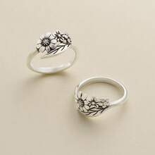 Delicada banda de plata de ley 925 con diseño de margarita botánica - Plateado - Ver 2