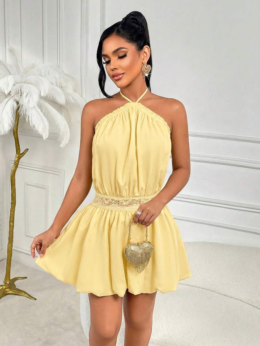 Đầm ngắn Amarilo màu vàng chanh trơn thanh lịch, kiểu dáng thường ngày, cổ yếm, hở lưng, có bèo nhún, thích hợp cho mùa xuân hè, đi biển, nghỉ lễ. - Màu vàng - Xem 1