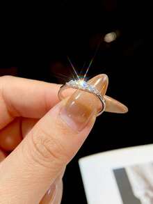 1枚奢华925纯银订婚戒指，镶嵌5颗闪耀莫桑石钻石，女士珠宝礼物，情人节礼物 - 五鑽莫桑戒指 - 查看 4