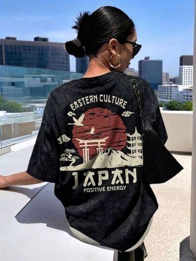 Camiseta cómoda para todo el día con lavado ácido para adolescentes, estilo callejero de ajuste regular, con estampado retro de patrón japonés con puerta torii y eslogan de cultura oriental