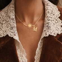 1 chiếc mặt dây chuyền hình mặt trời chữ cái đầu tên thời trang, dây chuyền thép không gỉ mạ vàng dành cho nữ - Vàng - Xem 1