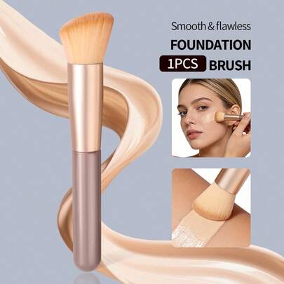 1支香槟色粉底刷，柔软刷毛不吸粉，打造自然妆效，遮瑕膏刷，面部轮廓腮红化妆工具