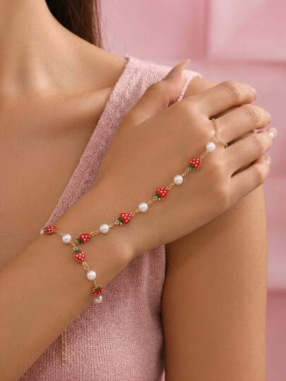 1pc Sweet & Cute Strawberry Faux Pearl Decor Fingerless Bracelet, Suitable For Daily Casual, Holiday, Party, Photo Shoot Wear. Handmade Chain Length And Bead Quantity Are Random.
