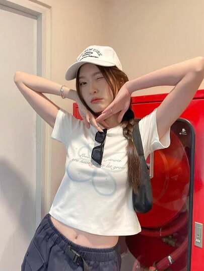 2026 Summer New Women's Crop Top, Fitted Silhouette, Contrast Color Korean Style Floral Print, Sweet & Sexy, Fashionable Versatile Round Neck T-Shirt, 1 Piece