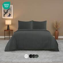 Juego de colcha boutí lisa, disponible en sets de 2 o 3 piezas con funda(s) de almohada incluida(s). Disponible en 5 colores lisos y en medidas para camas de 90, 105, 135, 150 y 180 cm. - Gris Oscuro - Ver 1