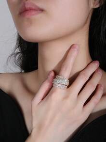 Nhẫn nữ cỡ lớn làm từ chất liệu đồng, được đính hoàn toàn bằng nhiều loại đá Zirconia khác nhau, thiết kế thời trang và quyến rũ, thích hợp để làm quà tặng và đeo hàng ngày. - ba màu - Xem 4