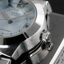 Đồng hồ nữ Casio mặt bạc, dây thép không gỉ, chống nước, máy quartz, hiển thị ngày LLTP-1241D-2A - Một cỡ - Xem 3