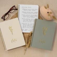 Aesthetic Spiral Notebook Set Of 3 For Women - Cute College Ruled 8x6 Journal/Notebook With Large Pockets And Lined Pages - Perfect Supplies To Stay Organized At Work Or School - màu xanh lá cây nhạt, hồng be - Xem 2