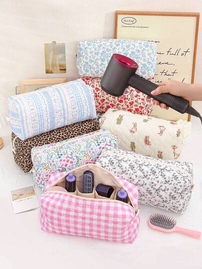 1 st blommigt quiltad hårtorksförvaringsväska med stor kapacitet, förvaringsväska för hårtork, hårverktygsväska, förvaringsväska för hårtorkstillbehör, resefodral, bärbar reseväska, organiseringsväska för hårverktyg, locktång, hårtork, hårspännen, plattång, heminredning, rumsinredning, sminkväska, sminkorganisatör, researtiklar, kryssningsartiklar, studenthemsartiklar, mammapresenter, nyårspresent, brudtärnepresenter, alla hjärtans dag-present, födelsedagspresent