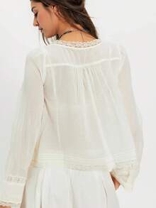 女士Y2K度假风休闲美式镂空高密度棉质蕾丝边法式系带轻薄衬衫，法式小众轻薄蕾丝拼接U领花卉边长袖独特优雅衬衫，时尚休闲纯色棉质蕾丝拼接半透明方领系带纽扣长袖上衣 - 白色 - 查看 8