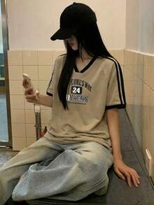 JUTUQU 夏季英文艺术字体印花卡其灰黑条纹柔软短袖V领宽松针织卡其女式T恤，时尚假日及嘉年华服装 - 2A26卡其灰拼黑-KJ0311黑 - 查看 4