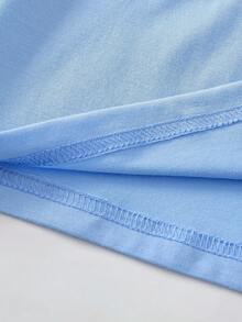 Conjunto de camiseta y pantalones cortos con estampado de dinosaurios que brillan en la oscuridad para niños pequeños - Celeste - Ver 6