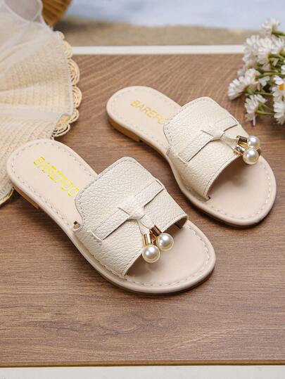 Dép đi trong nhà thiết yếu cho mọi mùa | Dép trẻ em unisex | Thiết kế xỏ chân tiện lợi, nhẹ như mây | Người bạn đồng hành lý tưởng cho trường học, bãi biển, biểu diễn, thảm đỏ và đi làm hàng ngày!