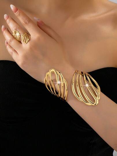 Set de 2 piezas de brazalete y anillo con diseño geométrico asimétrico en espiral de metal dorado minimalista y elegante, adecuado para uso diario y de fiesta de mujeres