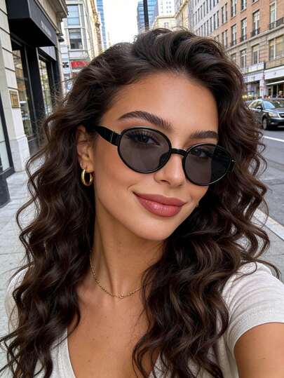 1 chiếc kính thời trang nữ kiểu retro gọng oval, thích hợp cho các hoạt động hàng ngày, đi biển và du lịch.