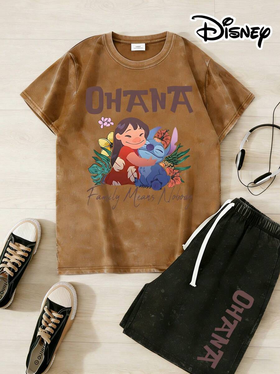 Disney Official Authorization | Women's 2PCS 100% Washed Cotton Vintage Style Short-Sleeve T-Shirt & Shorts Set. Centered On The Hugging Scene Of Lilo & Stitch, It Combines The Quote "OHANA Family Means Nobody" With Tropical Floral Elements. The Fabric Is Soft And Breathable, Perfect For Vacations, Outings And Daily Casual Wear. - màu nâu - Xem 1