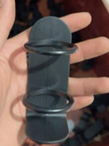 壁挂式牙刷架，无需钻孔，材质耐用，符合人体工学设计，兼具剃须刀收纳架和牙刷收纳架的功能，是浴室和房车浴室的理想之选。这款浴室收纳架节省空间，轻巧易清洁，是小户型和房车用户的理想之选。标准版为塑料材质。 - 黑色 - 查看 14