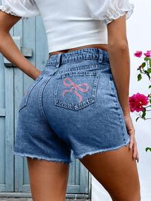 Mobula Sound#春夏百搭休閒度假風性感後口袋蝴蝶刺繡毛邊下擺Y2K年輕女性藍色牛仔短褲 - 藍 - 查看 7