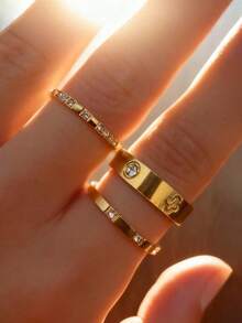 Bộ 3 nhẫn hình cỏ bốn lá bằng thép không gỉ mạ vàng 18K, đính đá lấp lánh, chống thấm nước và phai màu, thích hợp cho nữ giới đeo hàng ngày, quà tặng ngày Valentine, thanh lịch và tinh tế. - Bộ ba món - Xem 2