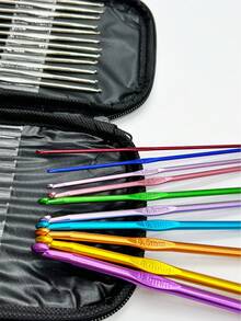 22件套钩针套装，包含0.6-6.5毫米的小型钩针，共22种规格，配有收纳盒，方便整理和携带，是DIY手工编织工具，适用于蕾丝、玩偶、围巾、毛衣等，是初学者和经验丰富的钩针编织者的理想之选。 - 鉤針套裝 - 查看 7