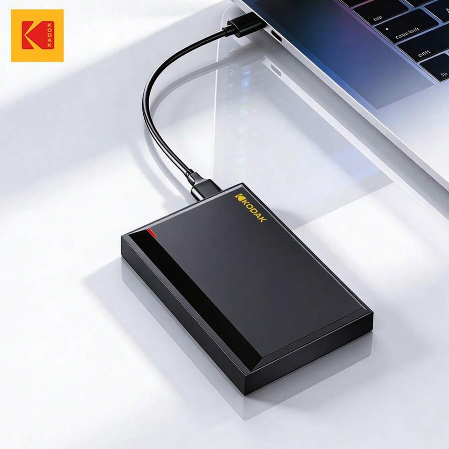 Kodak 柯达 2.5 英寸便携式外置硬盘，提供 500GB 和 1TB 两种容量选择，USB 3.0 接口，兼容 PlayStation PS4/PS5、Xbox、Mac、PC 台式机和 Macbook。
