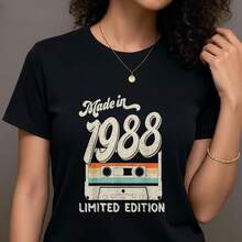 Camiseta gráfica vintage de mujer 1988 - Diseño de cinta retro, suave y casual para todos los días, ideal para ropa de nostalgia de los 80 y amantes de la música, moda estacional, tipografía audaz, ajuste cómodo, camiseta de declaración, entusiastas de la moda, ropa de verano, diseño minimalista, material transpirable, camiseta impresa, amantes de la moda- 1pcs, 180Gsm, 100% Cotton - Negro - Ver 6