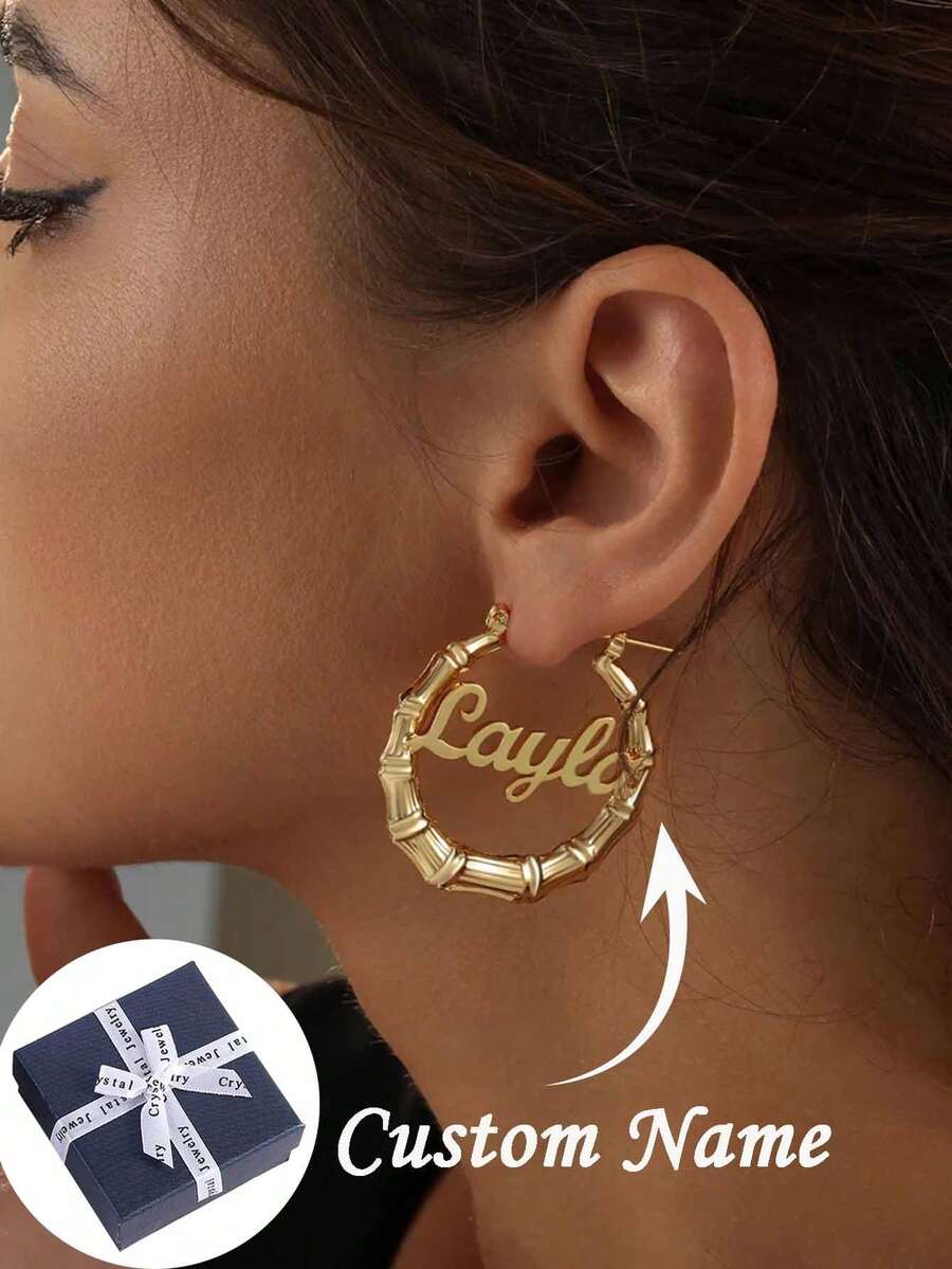 Bông tai khắc tên cá nhân, Bông tai vòng tre khắc tên theo yêu cầu, Bông tai khắc tên cỡ lớn 40-50mm, Bông tai khắc tên vợ dành cho nữ, Quà tặng đám cưới, lễ đính hôn, Bông tai tròn khắc tên phù dâu thanh lịch, Trang sức thép không gỉ, Bông tai nữ. - Nhiều màu - Xem 1