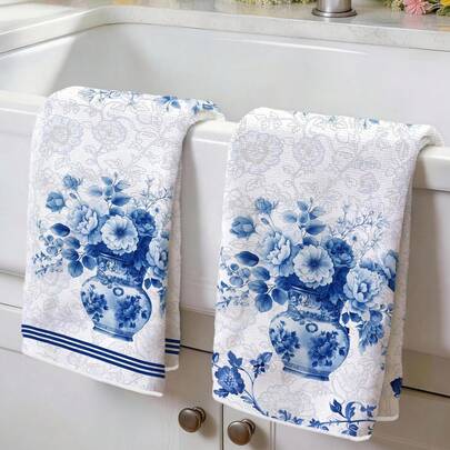 Bộ 2 khăn lau bếp in hình hoa mẫu đơn sứ xanh trắng, 100% polyester, thích hợp cho nhà hàng, nhà bếp và trang trí nhà cửa; nhanh khô, nhẹ, chống phai màu, ít rụng sợi, chống nấm mốc, độ bền màu cao, kích thước 40*60cm.