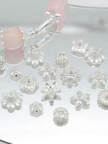 50个混合合金花形珠帽，三叶草、桃花、雪花图案，DIY珠宝制作配件 - 彩色 - 查看 5