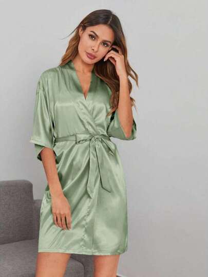 1pc Women's Solid Color Elegant Tie-Waist Short Robe - Sexy Luxurious Satin Silk-Like Soft & Skin-Friendly Sleepwear, Suitable For Bridal Robe, Bridesmaid Dress, Pre-Wedding Party, Wedding Day Photoshoot, Home Bathrobe, Hotel Resort Leisure Robe, Girlfriend Gift. Adjustable Waist Tie, Fits Women 45-75kg, 155-175cm