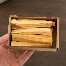 Bộ 4/7/11 que hương Palo Santo tự nhiên, giúp làm thơm mát không khí. Là người bạn đồng hành tuyệt vời cho gia đình, văn phòng, khi đọc sách, tập yoga, các bữa tiệc và tụ họp. Món quà tuyệt vời nhất dành cho gia đình và bạn bè. - Cây thiêng dài - Xem 7