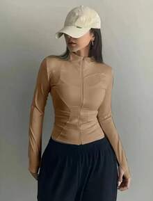 Women's High-Neck Fitness Top With Zipper, Long Sleeves With Thumb Opening, Fitted Design That Flatters The Body, Lightweight, Comfortable And Breathable Fabric, Ideal For The Gym, Workouts, Running, Walking, Yoga And Everyday Wear, Quick-Drying, Soft Touch, High Elasticity, Sporty And Casual Style, Perfect For Creating Fitness Or Urban Looks, Available In Black, Brown, Gray And Nude, Women's Fitness Jacket, Women's Sports Jacket, Women's Gym Top, Women's Workout Clothes, Lightweight Thermal Top, Women's Base Layer, Women's Fitness Fashion, Women's Zip-Up Top, Comfortable Clothing For Workouts And Leisure, Light Wind Protection, Ideal For Mid-Season, Anatomical Fit That Shapes The Silhouette, Versatile To Wear Open Or Closed, Combines With Leggings, Shorts Or Jogger Pants, Perfect For The Gym And Casual Wear, Reinforced Finish, Resistant Seams, Practical Piece For Everyday Wear And Intense Workouts. - Khỏa thân - Xem 1