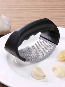 1pc,This Stainless Steel Garlic Press Features An Ergonomic, Easy-To-Use, And Easy-To-Clean Design That Minimizes Effort. Suitable For Hotels, Restaurants, And Home Kitchens, It Is A Practical Culinary Accessory And An Innovative, Handy Kitchen Tool. - Multicolor - View 6