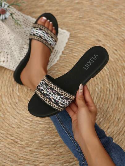 女士水钻装饰平底凉鞋，黑色低跟圆头休闲套脚拖鞋，适合夏季、度假和日常穿着