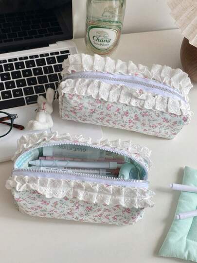 Hộp bút ren hoa kiểu Nhật Bản, nhỏ gọn, dung tích lớn và thiết kế trang nhã. Lý tưởng cho học sinh, dùng làm hộp bút, hộp đựng văn phòng phẩm, quà tặng, quà tựu trường hoặc đồ dùng học tập. Cũng có thể dùng làm túi đựng mỹ phẩm hoặc túi đựng đồ.