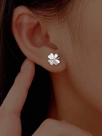 FOREVER QUEEN 1 Đôi bông tai hình cỏ bốn lá may mắn bằng bạc Sterling S925, kiểu dáng tối giản, hoàn hảo để đeo hàng ngày, quà tặng Giáng sinh, phụ kiện cho mọi mùa.