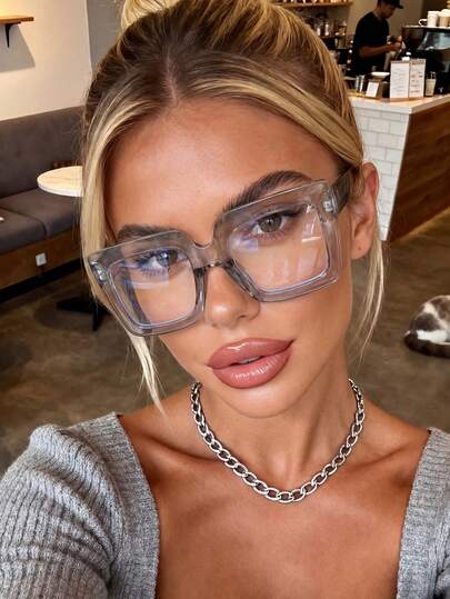 一副男女通用方形灰色经典百搭无度数眼镜，适合所有脸型，可用于日常生活、办公、看电视、玩游戏、手机装饰，透明镜片，高清眼镜。